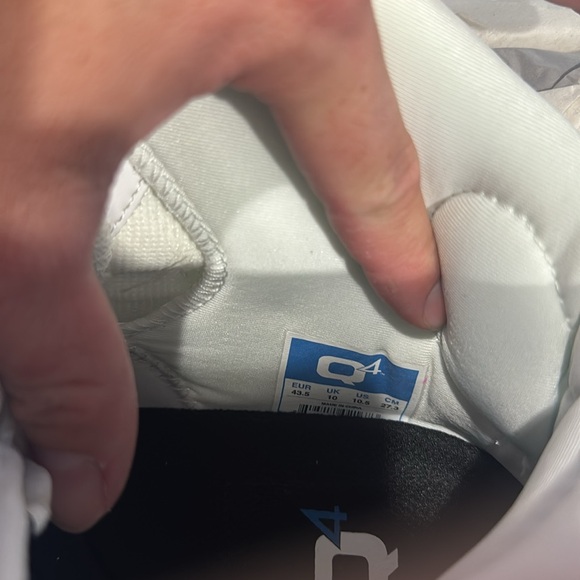 Q4 Bright White Basketball Shoes - Picture 9 of 11